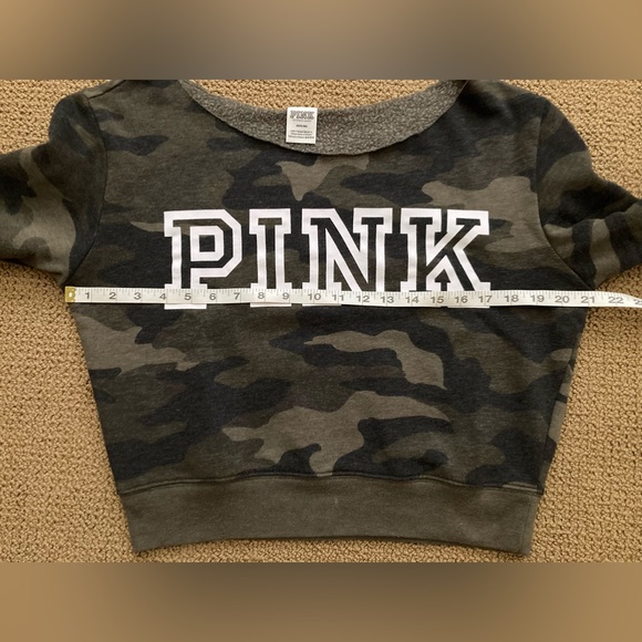 PINK Victoria’s Secret Camo Sweatshirt + Large Duffle Bag! - Picture 13 of 15